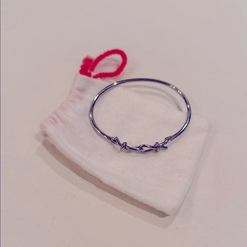 BR Elegant Silver Tone Bracelet with Knot Clasp Size M